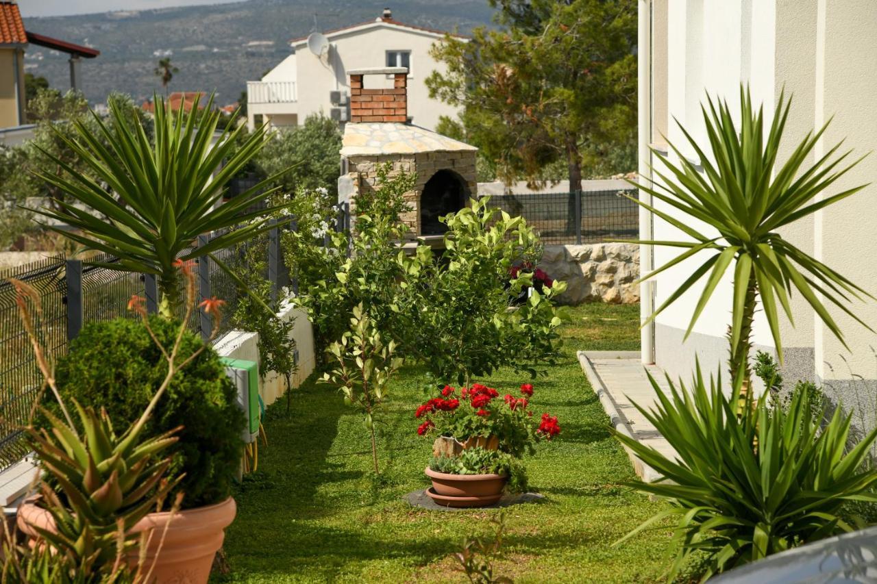 Holiday Home Mb Ražanj Eksteriør bilde