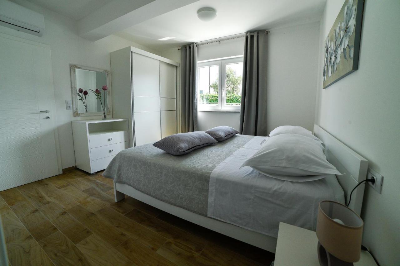 Holiday Home Mb Ražanj Eksteriør bilde