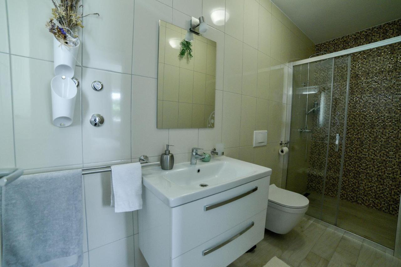 Holiday Home Mb Ražanj Eksteriør bilde