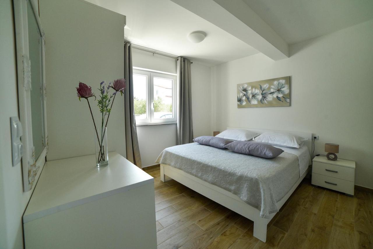 Holiday Home Mb Ražanj Eksteriør bilde