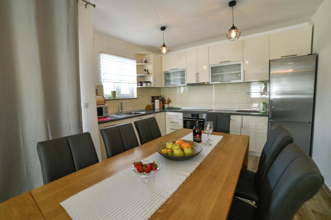 Holiday Home Mb Ražanj Eksteriør bilde