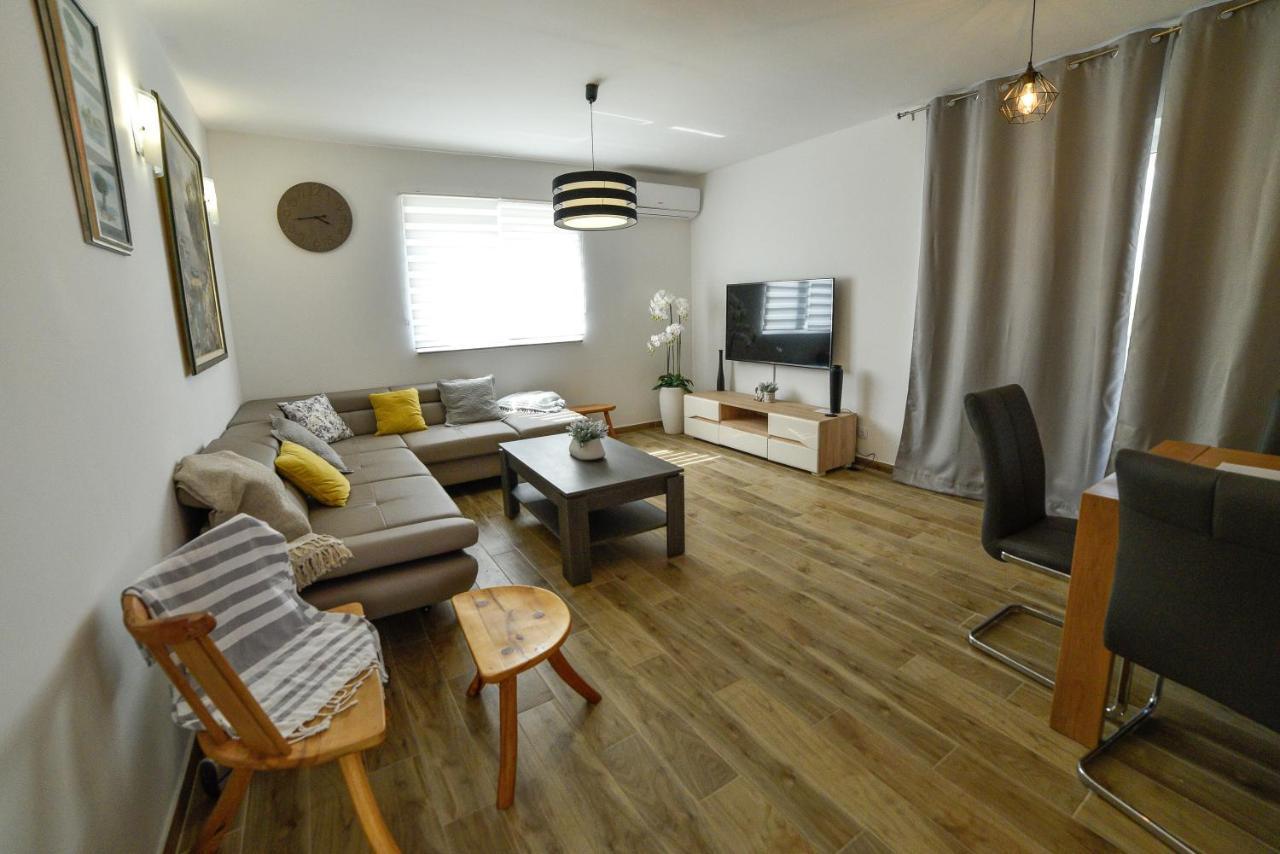 Holiday Home Mb Ražanj Eksteriør bilde