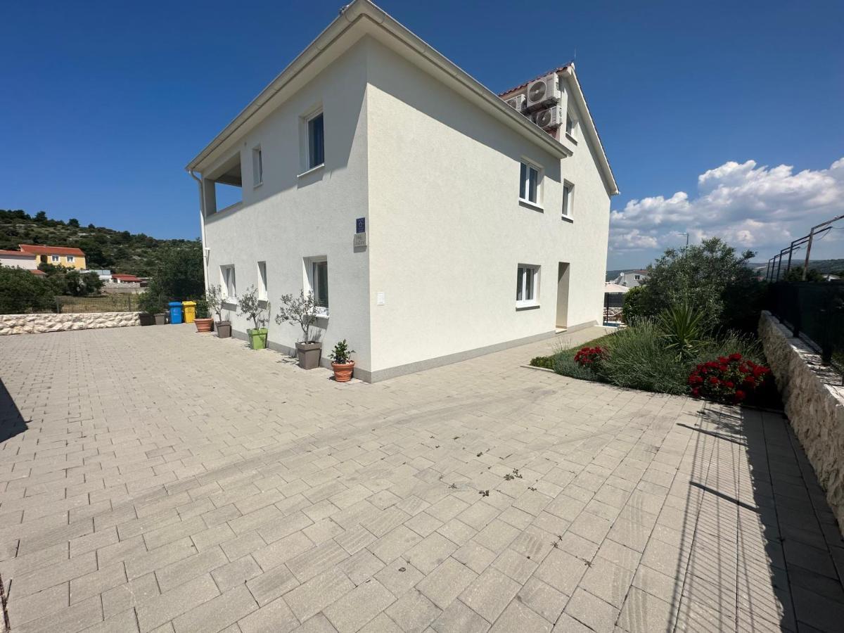 Holiday Home Mb Ražanj Eksteriør bilde