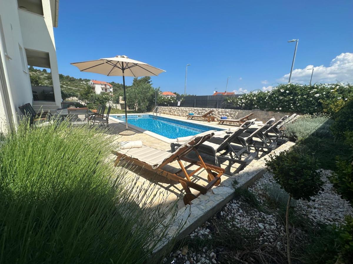 Holiday Home Mb Ražanj Eksteriør bilde