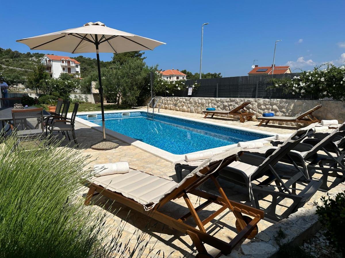 Holiday Home Mb Ražanj Eksteriør bilde