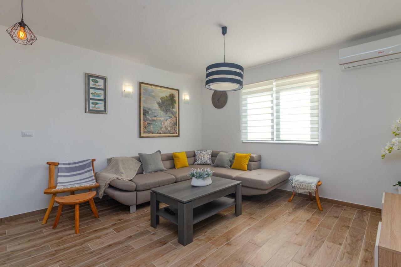 Holiday Home Mb Ražanj Eksteriør bilde