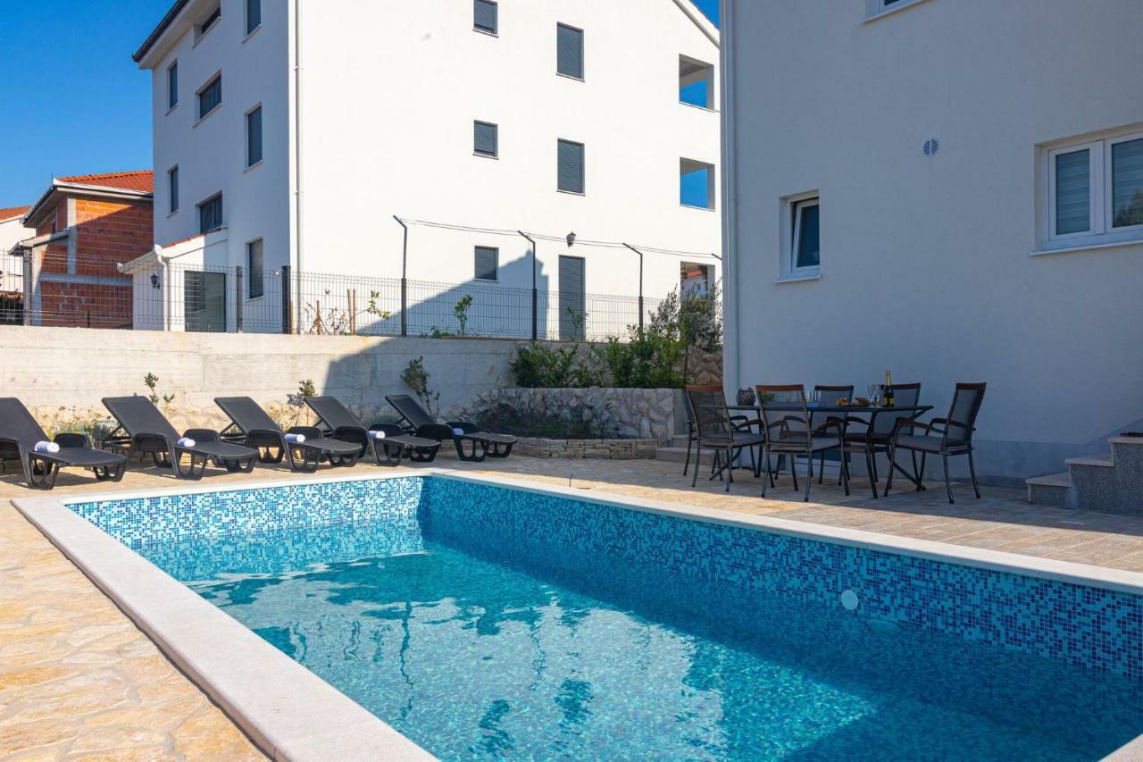 Holiday Home Mb Ražanj Eksteriør bilde